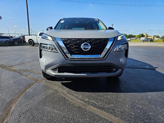 Photo of 2021 Solid Gray / Black Nissan Rogue