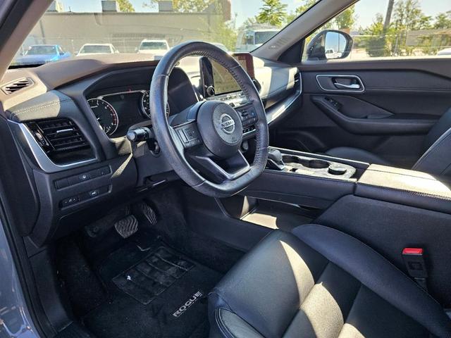Photo of 2021 Solid Gray / Black Nissan Rogue