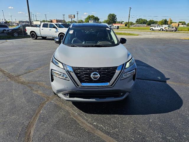 Photo of 2021 Solid Gray / Black Nissan Rogue