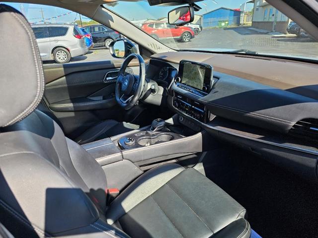 Photo of 2021 Solid Gray / Black Nissan Rogue