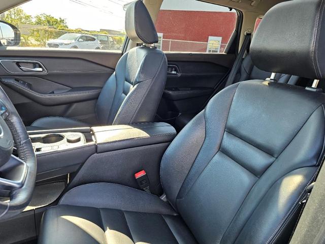 Photo of 2021 Solid Gray / Black Nissan Rogue