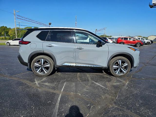 Photo of 2021 Solid Gray / Black Nissan Rogue