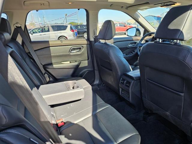 Photo of 2021 Solid Gray / Black Nissan Rogue