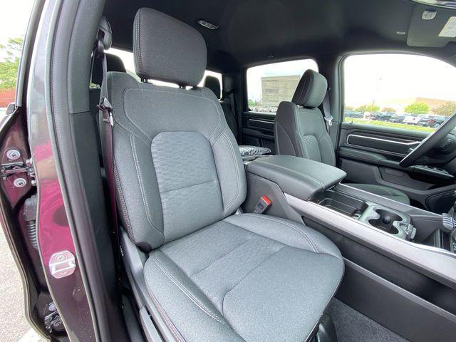 Photo of 2025 Granite Crystal Metallic Clearcoat RAM 1500