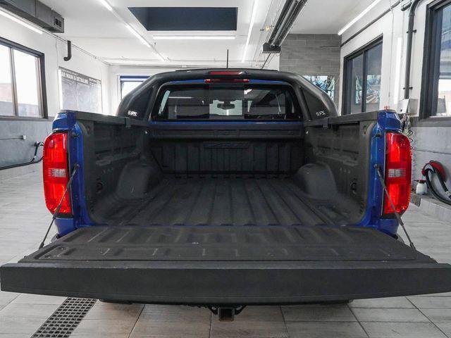 Photo of 2018 Kinetic Blue Metallic Chevrolet Colorado