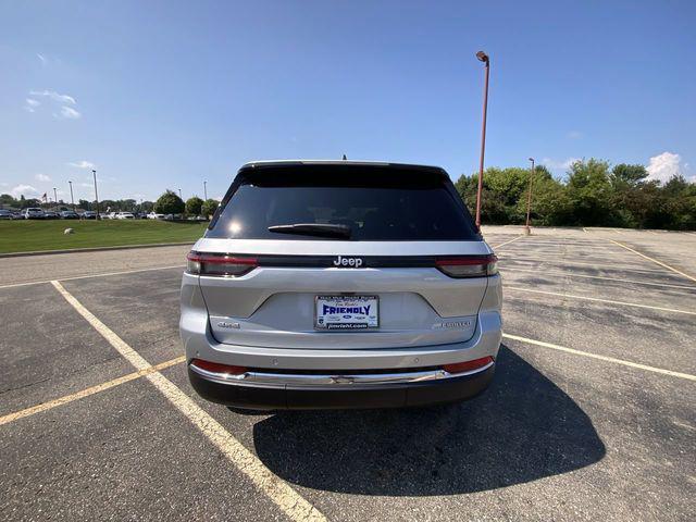 Photo of 2025 Silver Zynith Jeep Grand Cherokee