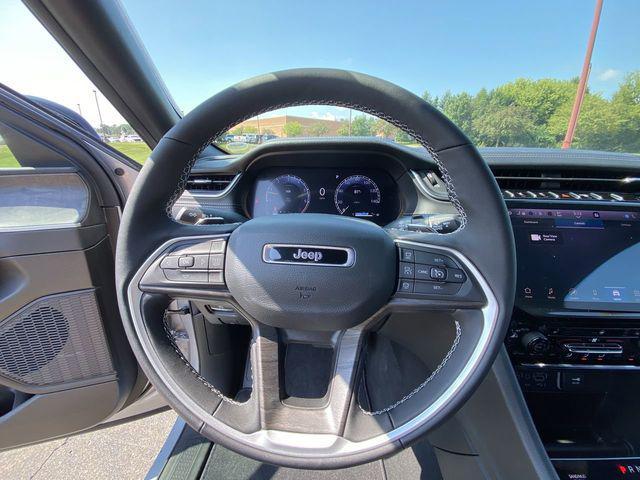 Photo of 2025 Silver Zynith Jeep Grand Cherokee