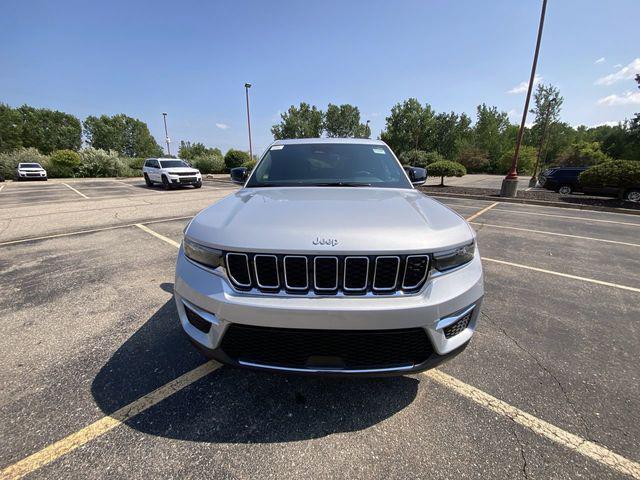 Photo of 2025 Silver Zynith Jeep Grand Cherokee
