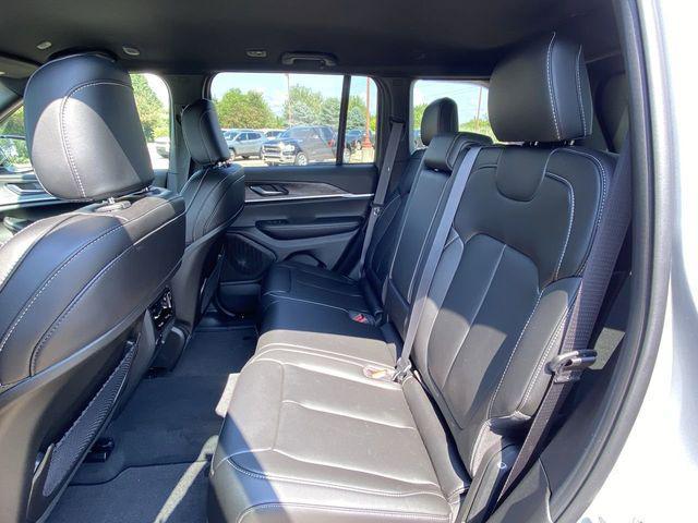 Photo of 2025 Silver Zynith Jeep Grand Cherokee