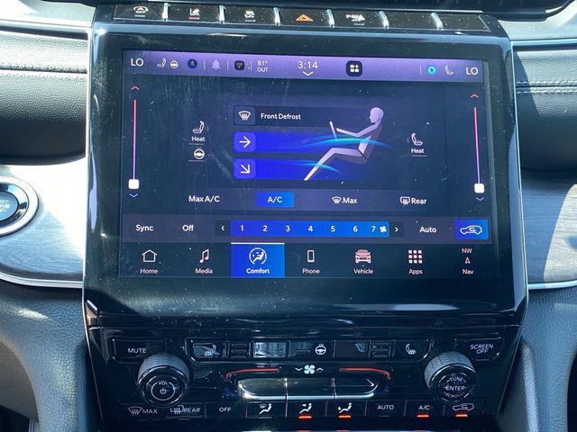 Photo of 2025 Silver Zynith Jeep Grand Cherokee