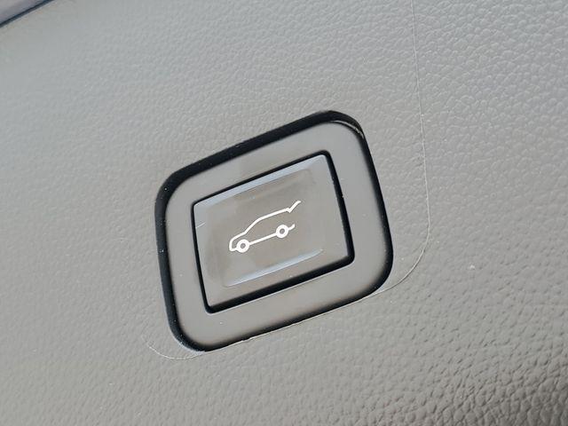 Photo of 2021 Mosaic Black Metallic Chevrolet Traverse