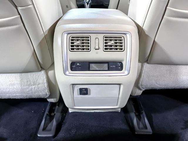 Photo of 2017 White INFINITI QX60