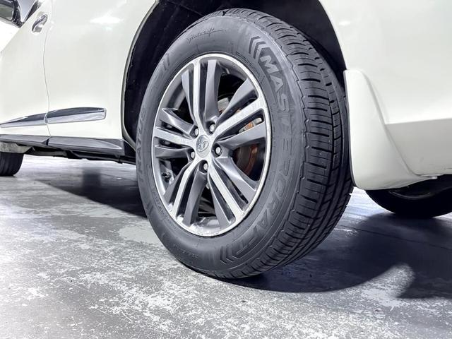 Photo of 2017 White INFINITI QX60