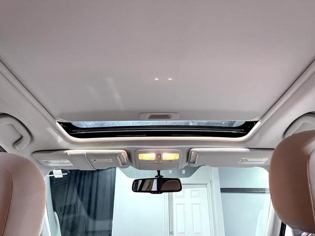 Photo of 2014 Satin White Pearl Subaru Forester