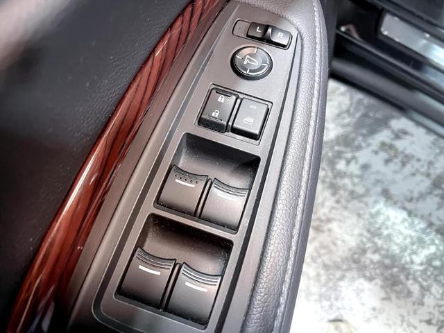 Photo of 2016 Gray Acura MDX