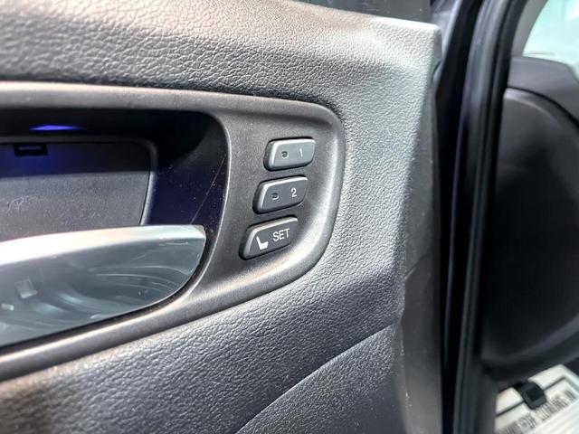 Photo of 2016 Gray Acura MDX