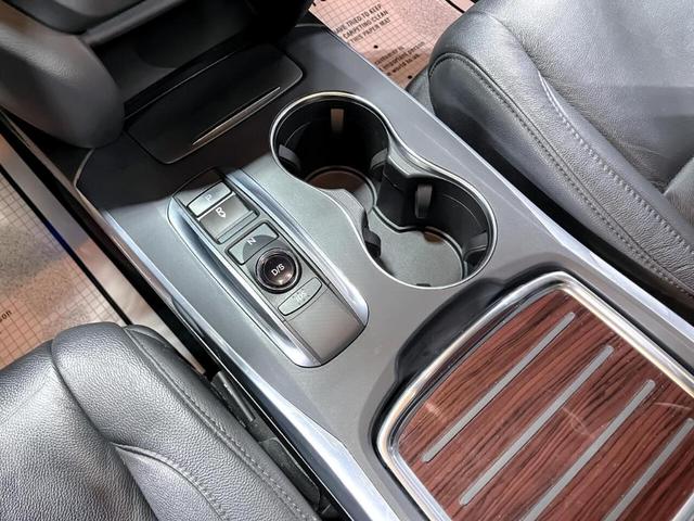 Photo of 2016 Gray Acura MDX