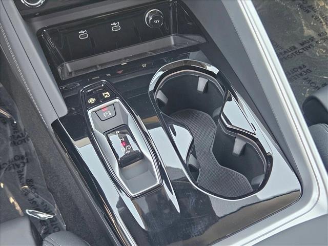 Photo of 2025 Glacier White Metallic Audi Q5