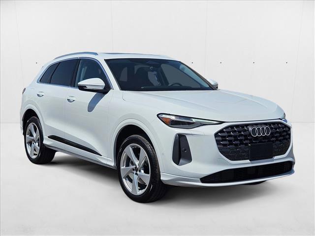 Photo of 2025 Glacier White Metallic Audi Q5