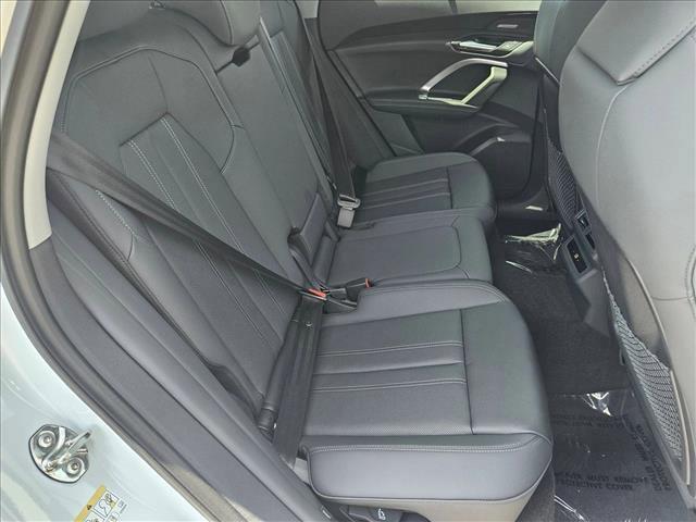 Photo of 2025 Glacier White Metallic Audi Q5