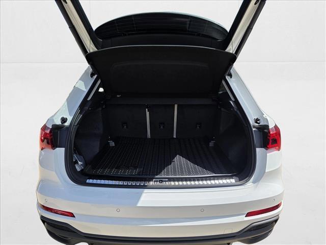 Photo of 2025 Arkona White Audi Q3