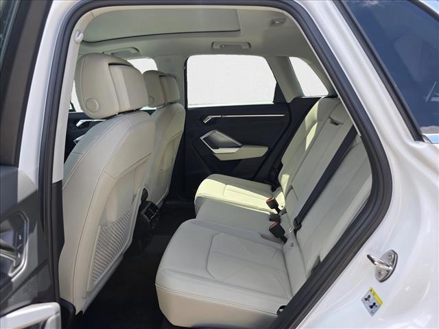 Photo of 2025 Arkona White Audi Q3
