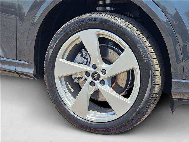 Photo of 2025 Tambora Gray Metallic Audi Q5
