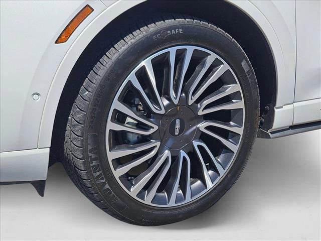 Photo of 2021 Pristine White Lincoln Corsair