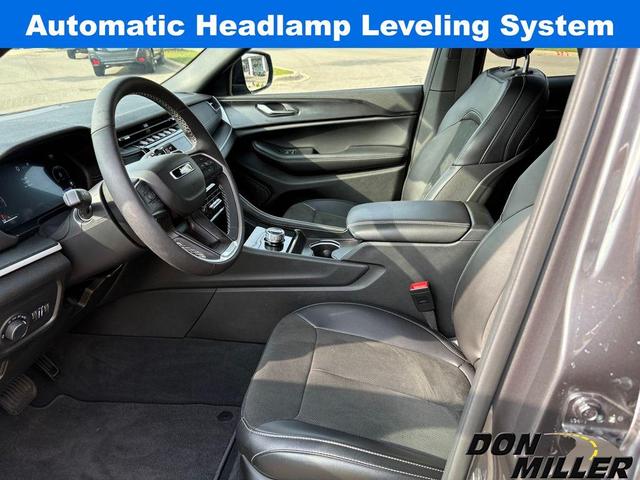 Photo of 2025 Metallic Jeep Grand Cherokee L