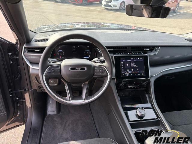 Photo of 2025 Metallic Jeep Grand Cherokee L