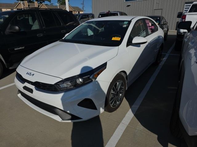Photo of 2024 Snow White Pearl Kia Forte