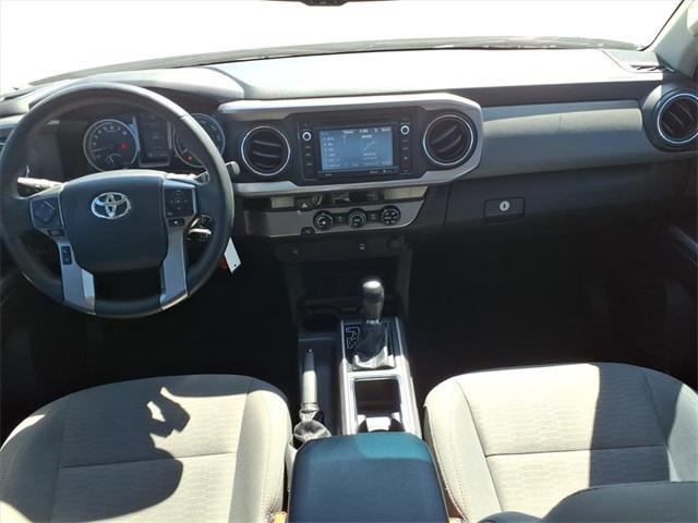 Photo of 2017 Super White Toyota Tacoma