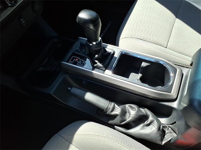 Photo of 2017 Super White Toyota Tacoma