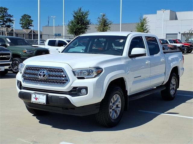 Photo of 2017 Super White Toyota Tacoma