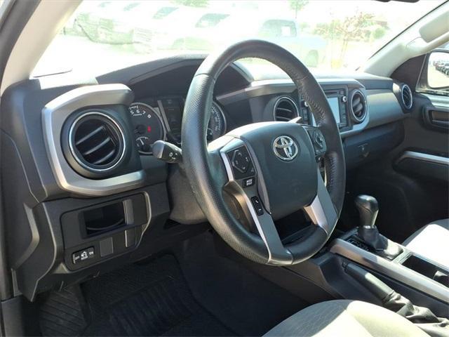 Photo of 2017 Super White Toyota Tacoma