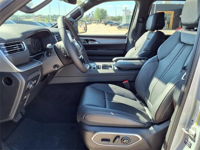 Photo of 2025 Silver Zynith Jeep Wagoneer