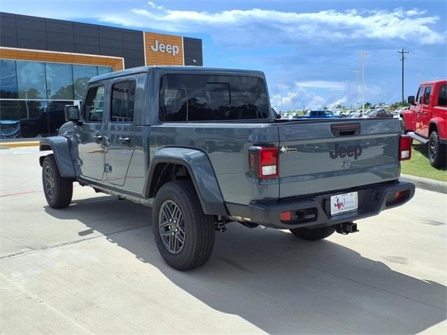 Photo of 2025 Anvil Clearcoat Jeep Gladiator