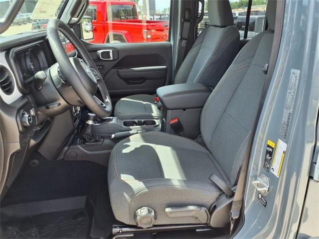Photo of 2025 Anvil Clearcoat Jeep Gladiator