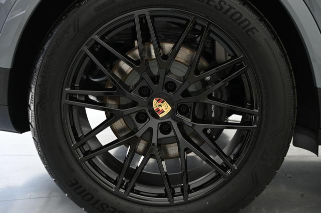 Photo of 2024 Grey Porsche Cayenne