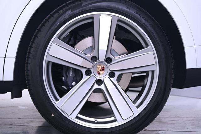 Photo of 2025 White Porsche Cayenne