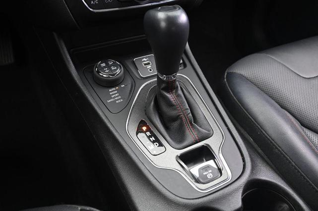 Photo of 2022 Bright White Clearcoat Jeep Cherokee