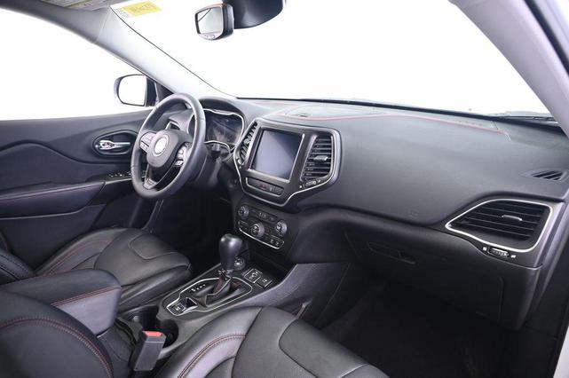 Photo of 2022 Bright White Clearcoat Jeep Cherokee