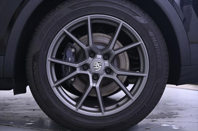 Photo of 2024 Black Porsche Cayenne