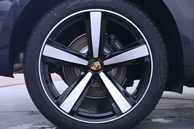 Photo of 2025 Volcano Grey Metallic Porsche Macan