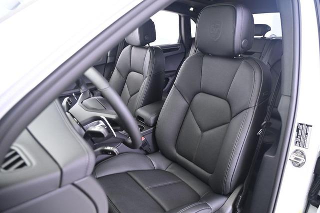 Photo of 2025 White Porsche Macan