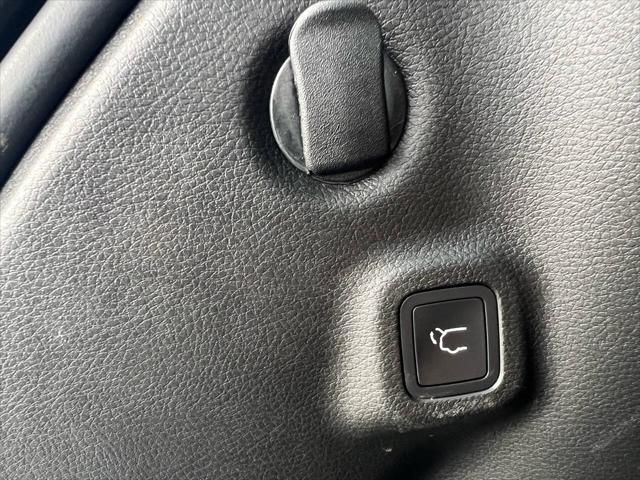Photo of 2022 Laser Blue Pearlcoat Jeep Compass