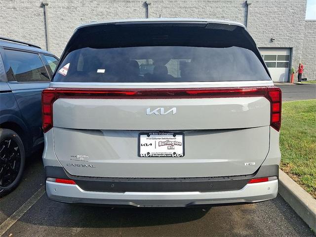 Photo of 2026 Ceramic Silver Kia Carnival