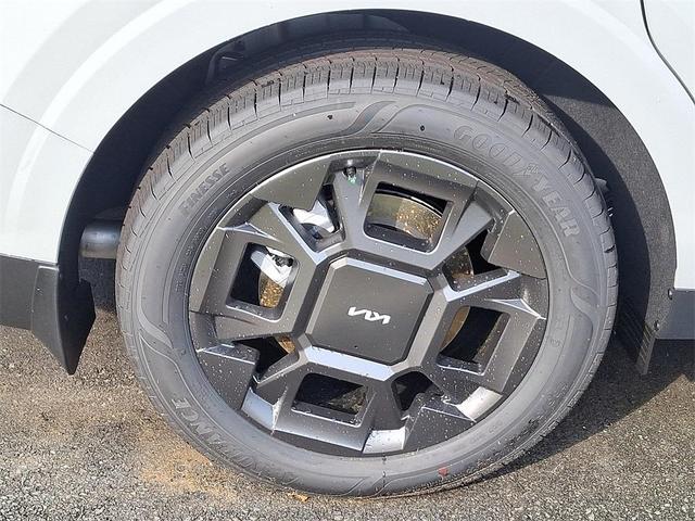 Photo of 2026 Ceramic Silver Kia Carnival