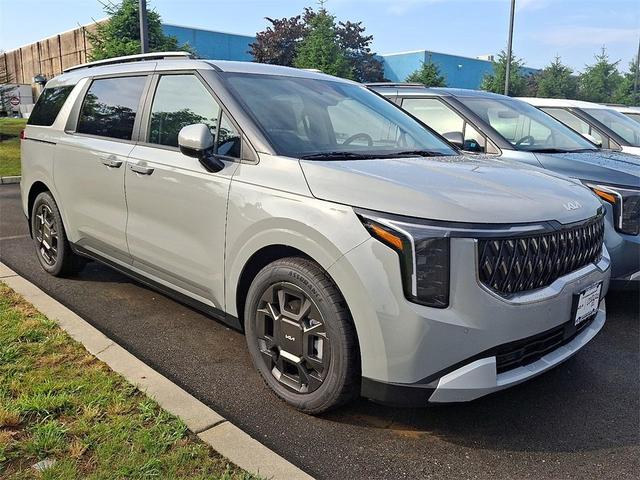 Photo of 2026 Ceramic Silver Kia Carnival