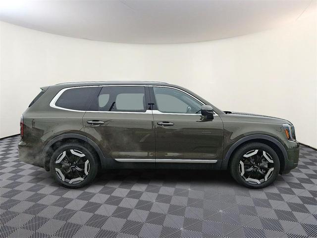 Photo of 2023 Dark Moss Kia Telluride